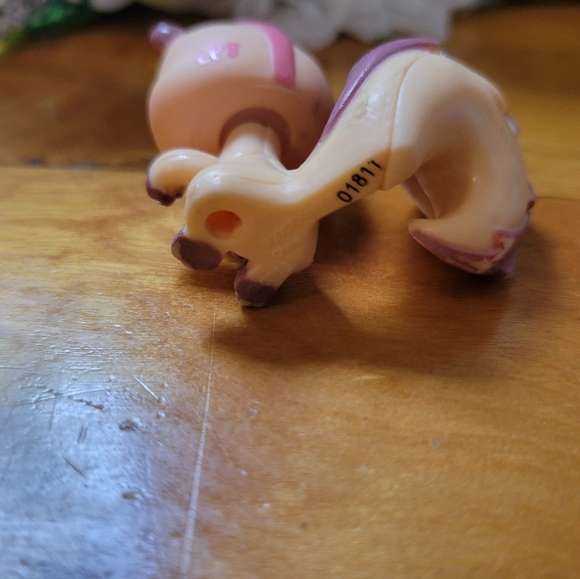 Littlest Pet Shop LPS #1601 Squirrel Yellow Purple Pink Eyes 2007 B - Picture 11 of 11